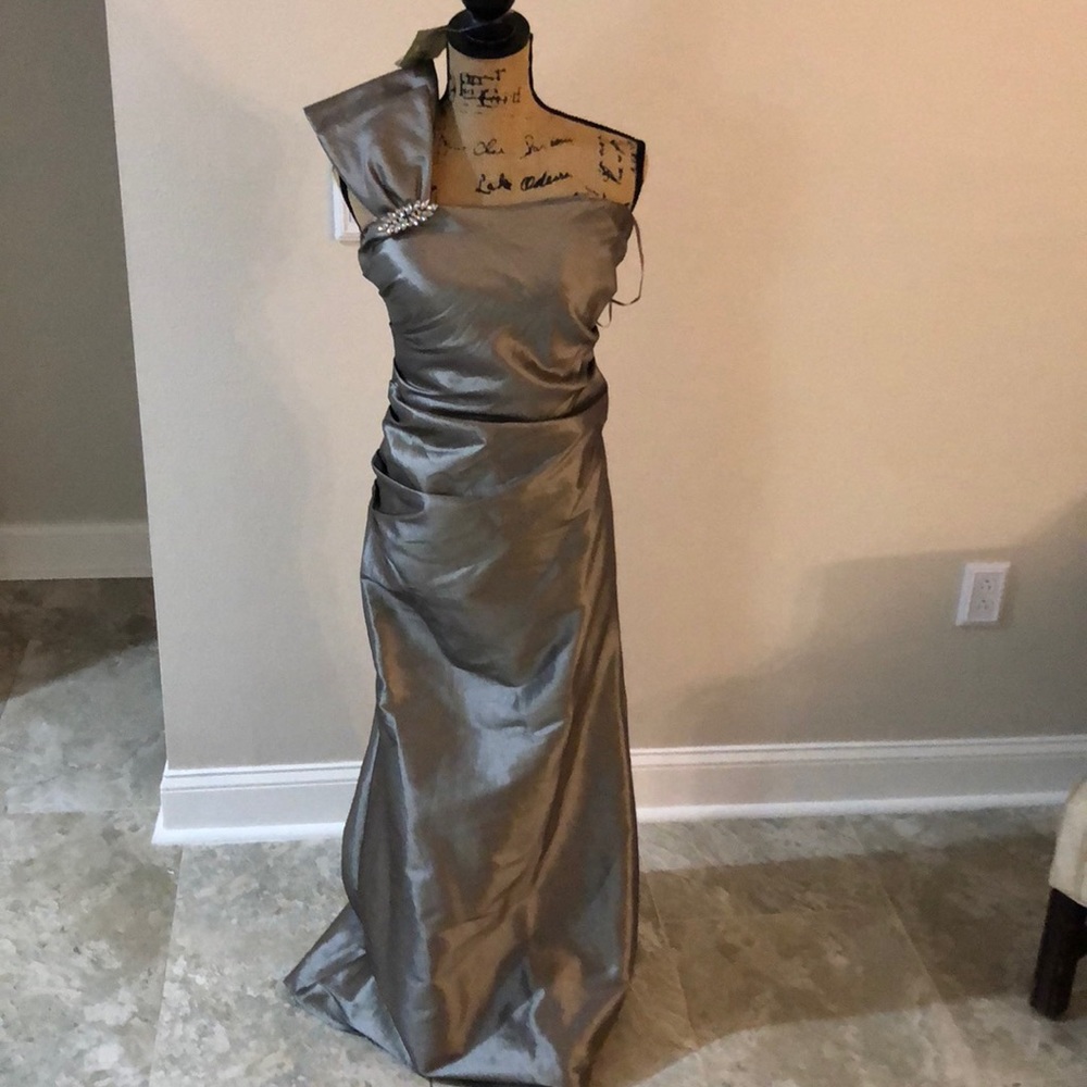Evening gown brand new